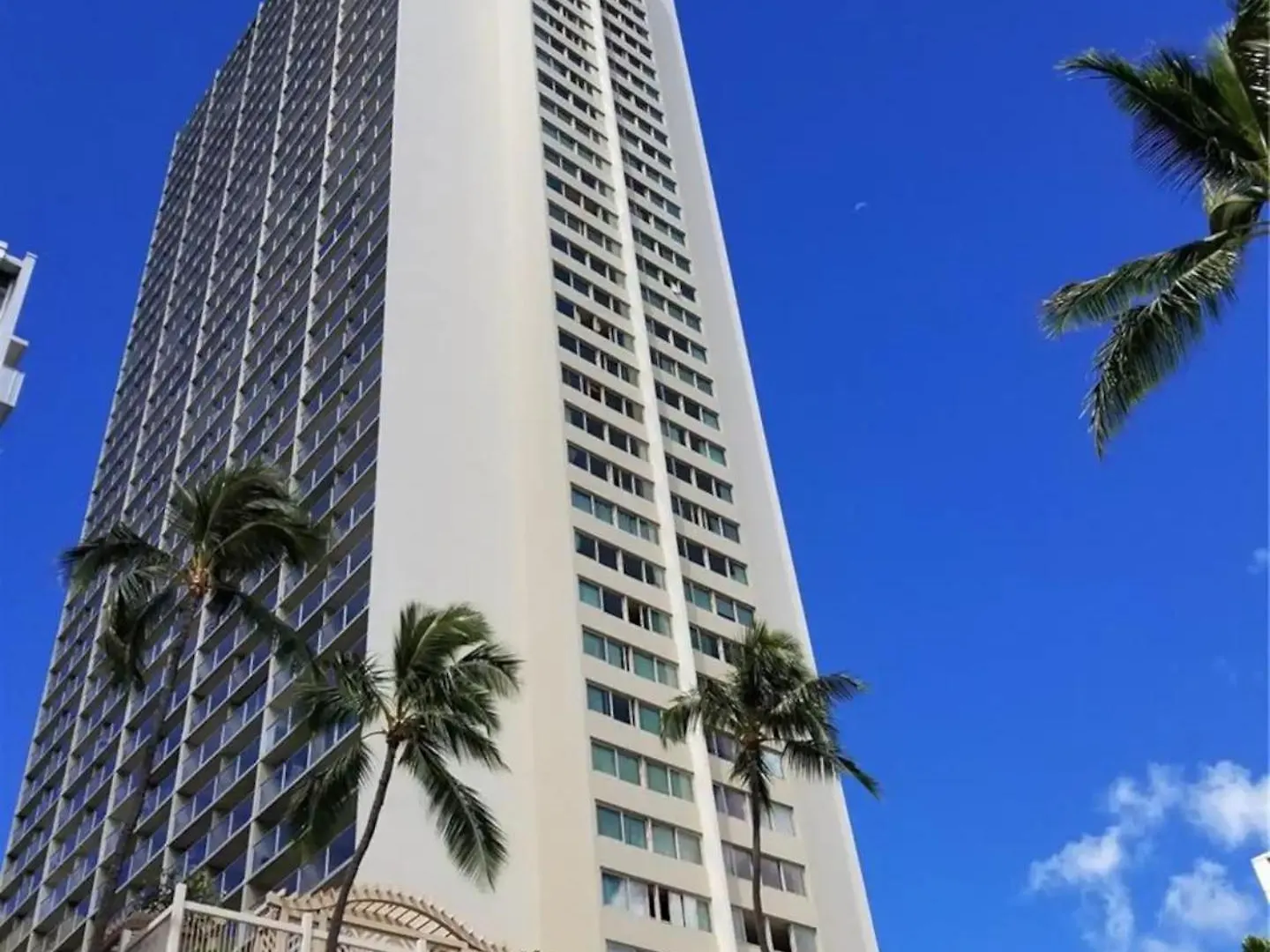 Beach Life Waikiki One Bedroom Condo Full Kitchen Honolulu