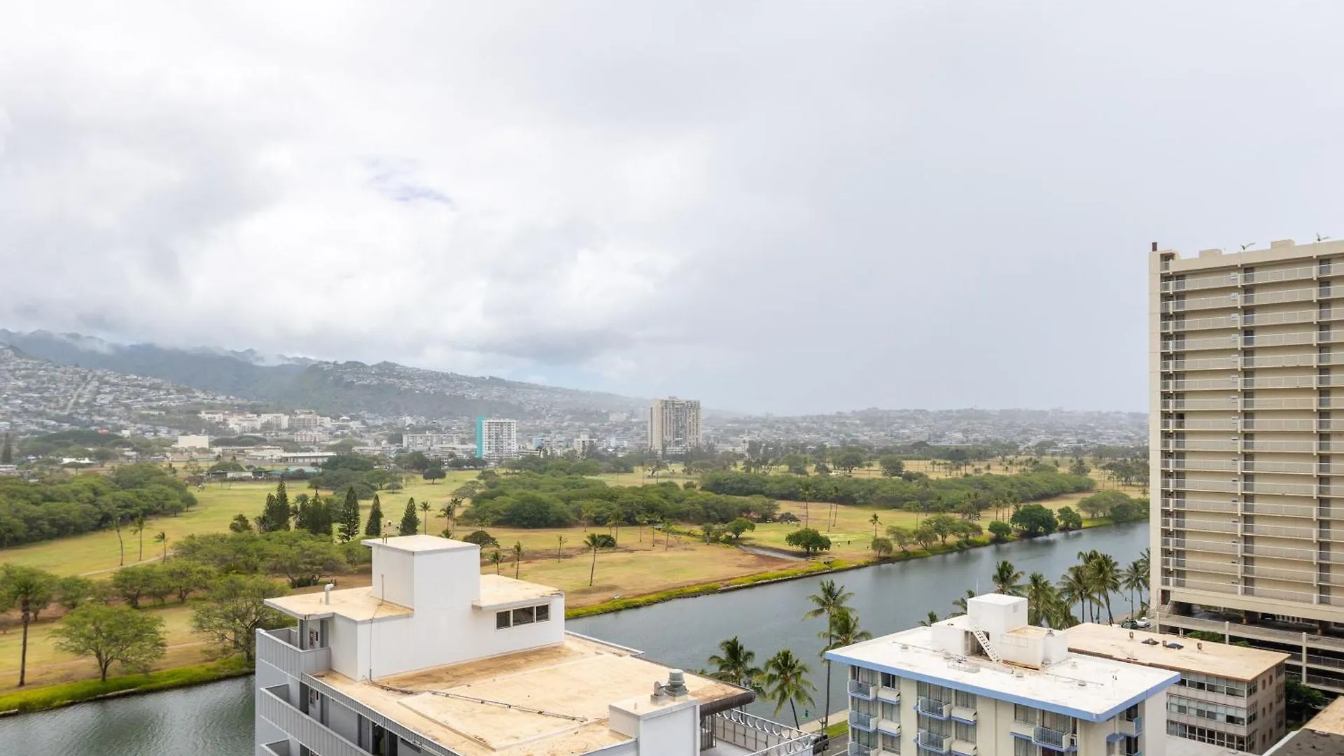 Beach Life Waikiki One Bedroom Condo Full Kitchen Honolulu